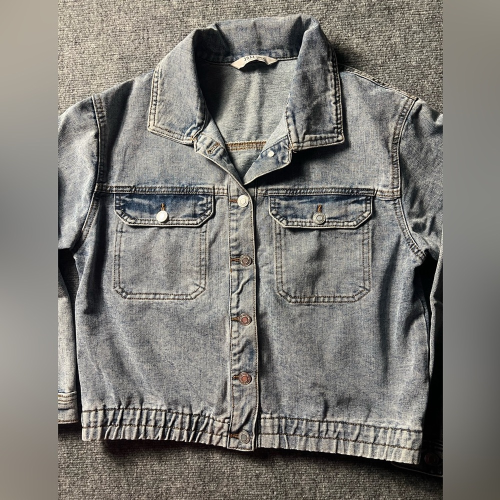 1511 Inc Women's Light Blue Denim Jean Trucker Jacket    Size L  21” Pit To Pit